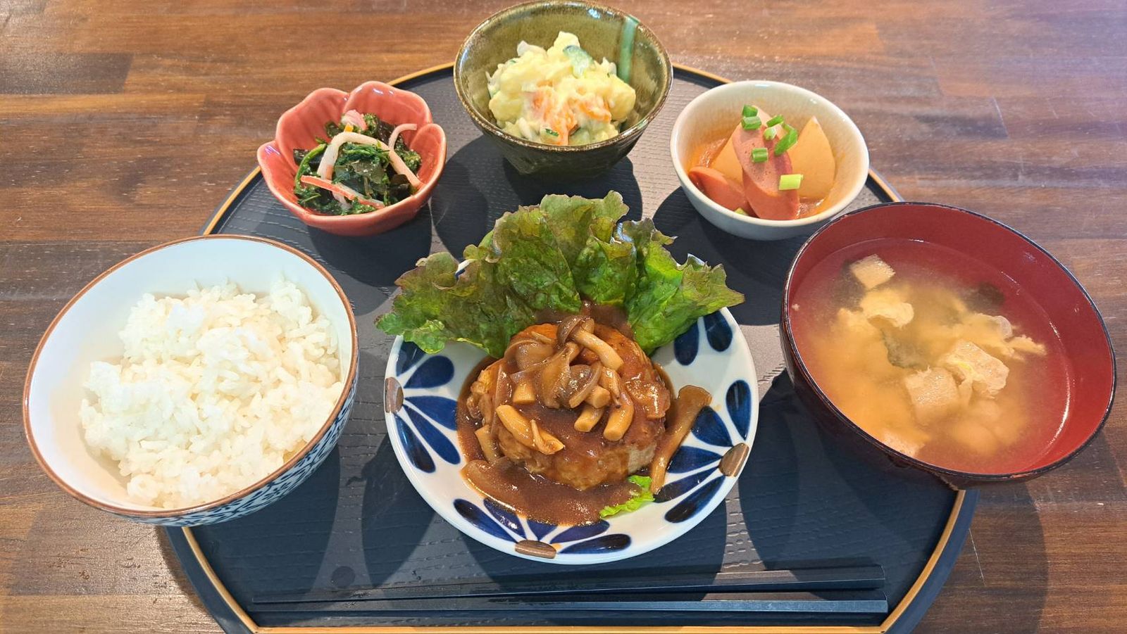 彩り豊かな手づくりの定食